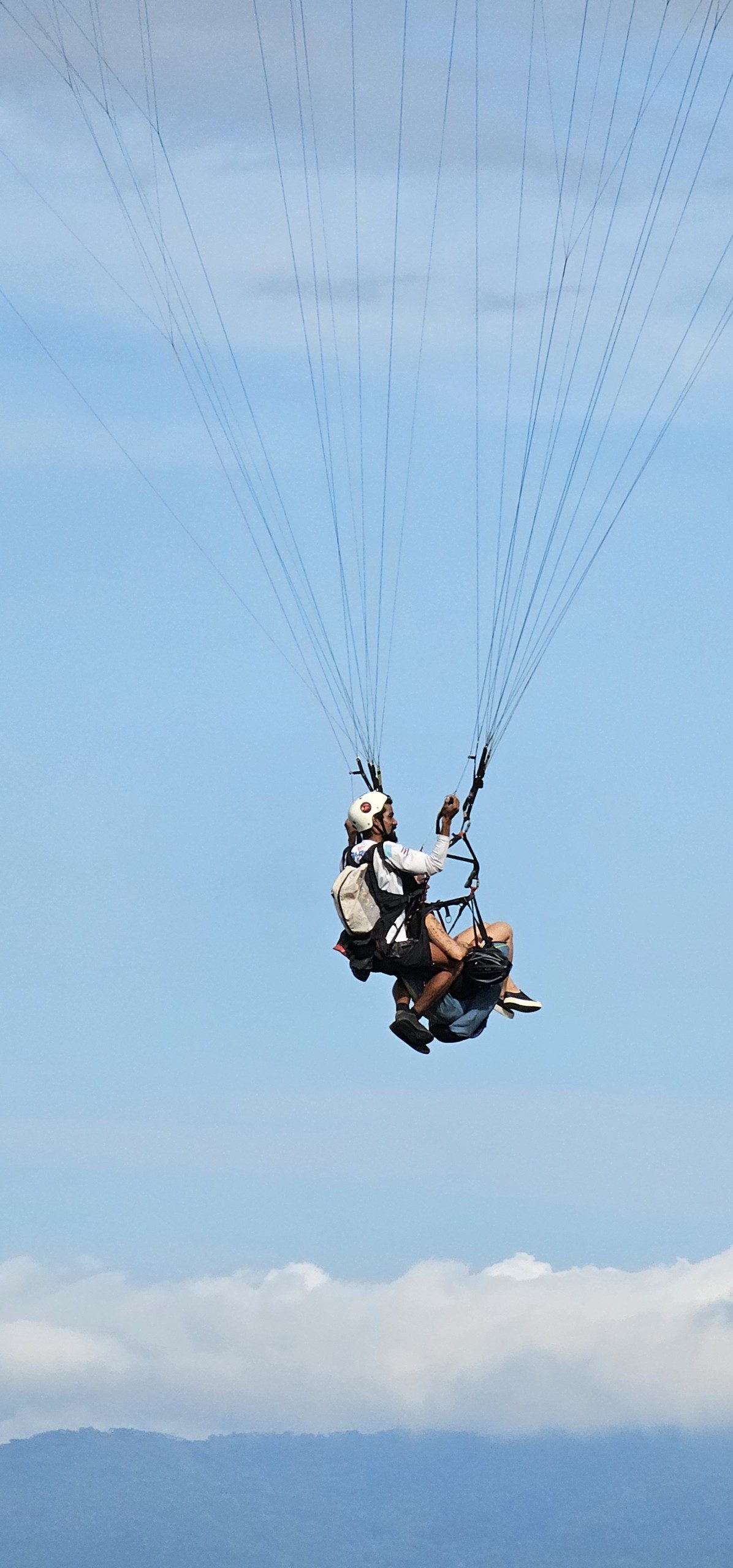 Vôo duplo em parapente na praia Martim de Sá com vista para Ilhabela