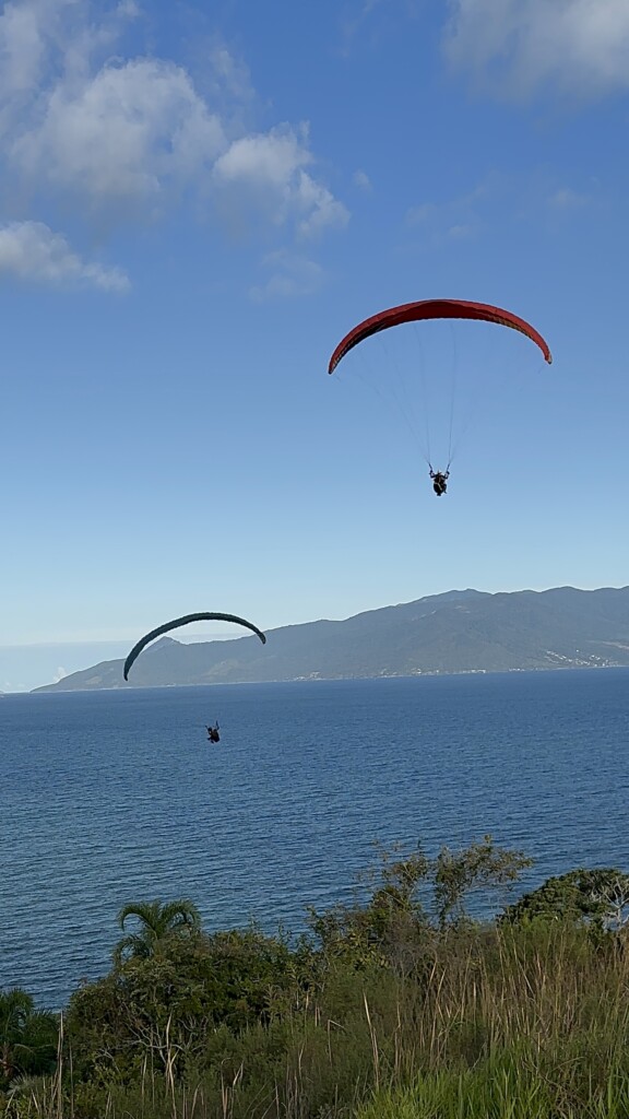 Voo Duplo em Parapente na praia Martim de Sá Caraguatatuba Litoral Norte SP