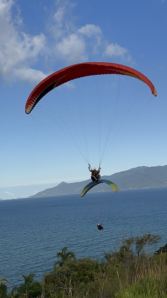 Voo Duplo em Parapente na praia Martim de Sá Caraguatatuba Litoral Norte SP